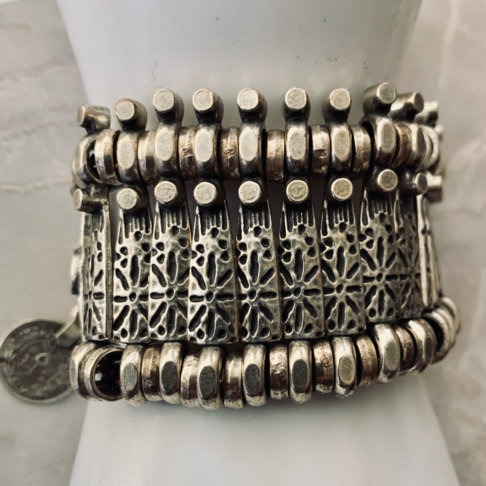 Vintage Silver-Tone Wide Cuff Bracelet - Women's Boho Statement Jewelry